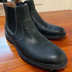 EUC-men’s Clark Chelsea black pull on boot